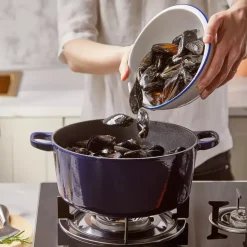 Garnek z pokrywką DUKA BJORN 4200 ml granatowy żeliwo