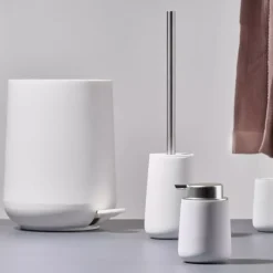 Pojemnik na szczoteczki do zębów ZONE DENMARK NOVA biały porcelanowy